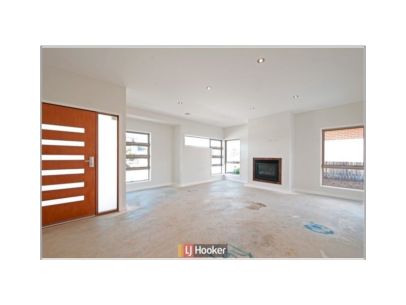 8 Durong Street, Crace ACT 2911