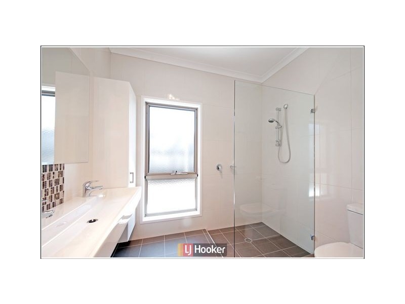 8 Durong Street, Crace ACT 2911