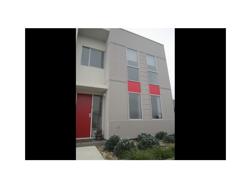 8 Petherick Street, Franklin ACT 2913