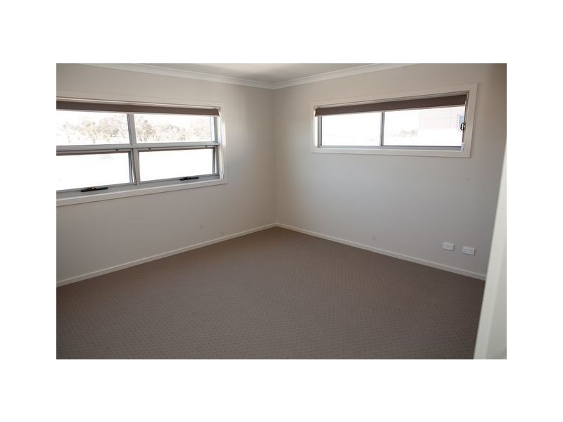 27 Galore Street, Crace ACT 2911