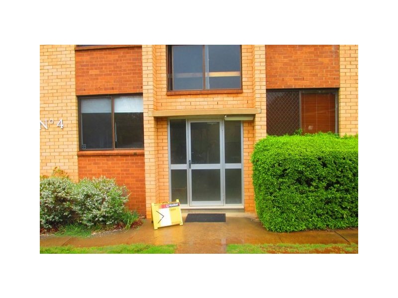 1/4 Walsh Place, Curtin ACT 2605
