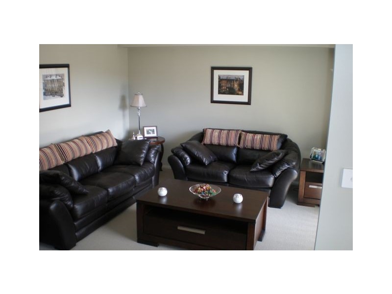2/33 Ronald Walker Street, Casey ACT 2913