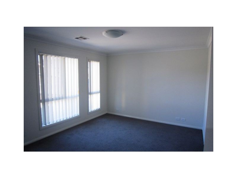 4 Dunk Street, Casey ACT 2913