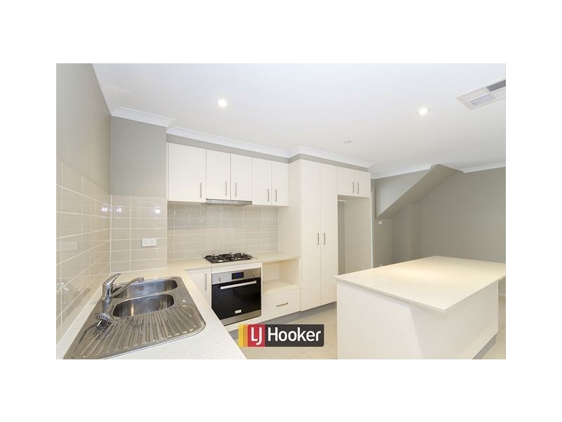 2/33 Ronald Walker Street, Casey ACT 2913