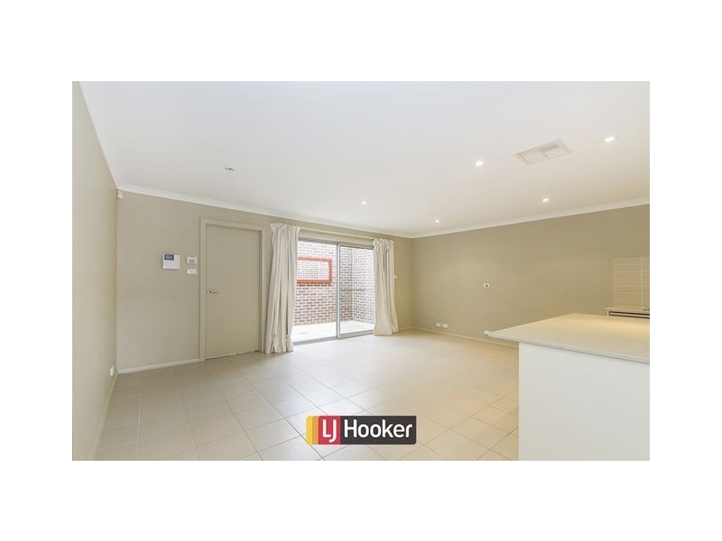 2/33 Ronald Walker Street, Casey ACT 2913