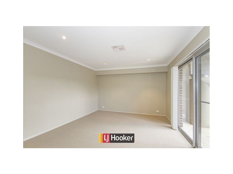 2/33 Ronald Walker Street, Casey ACT 2913