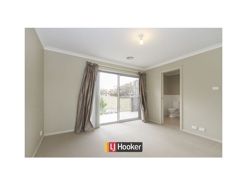 2/33 Ronald Walker Street, Casey ACT 2913