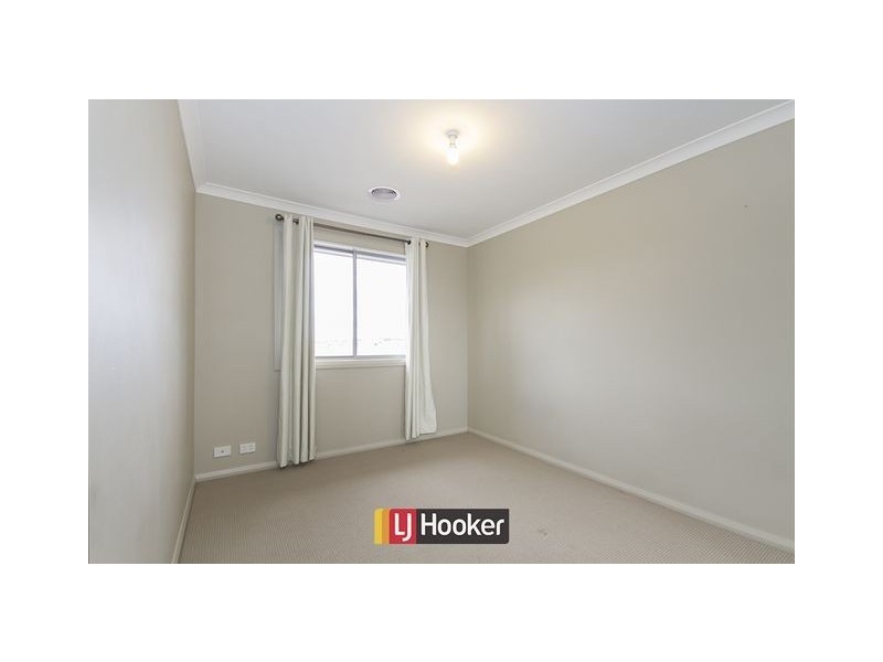 2/33 Ronald Walker Street, Casey ACT 2913