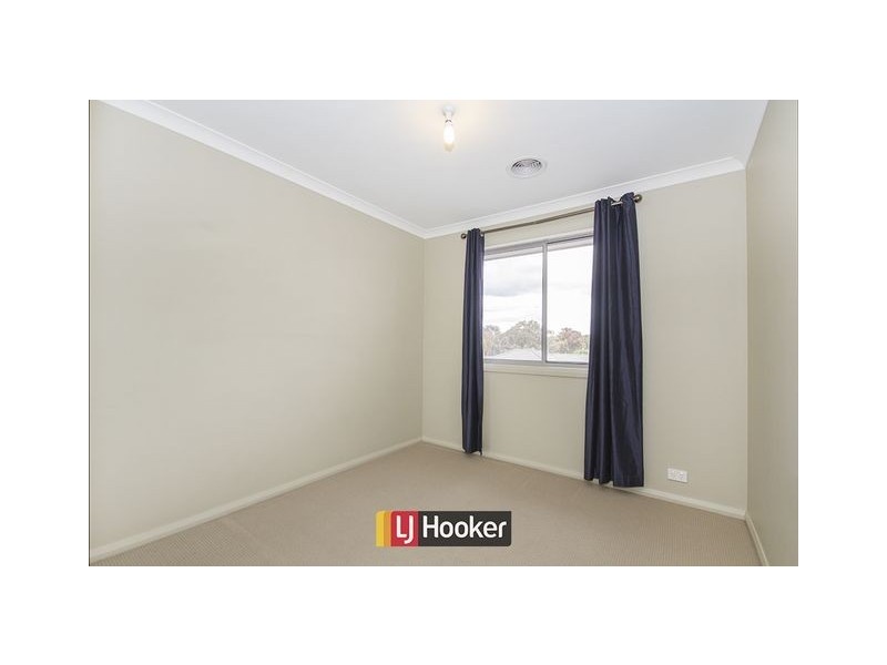 2/33 Ronald Walker Street, Casey ACT 2913