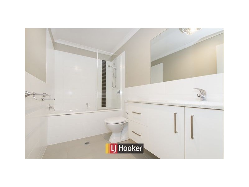 2/33 Ronald Walker Street, Casey ACT 2913