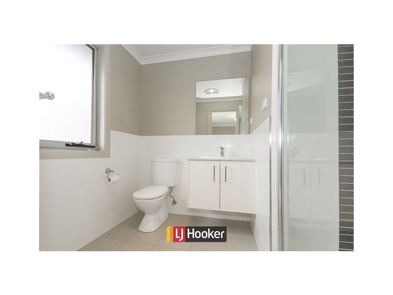 2/33 Ronald Walker Street, Casey ACT 2913