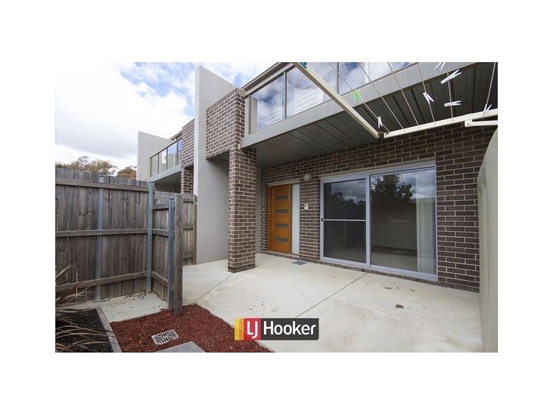 2/33 Ronald Walker Street, Casey ACT 2913