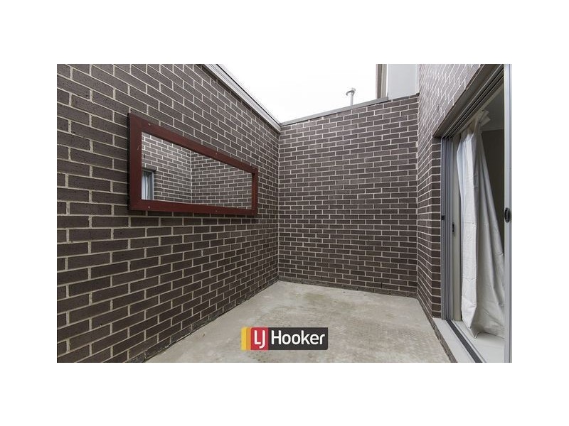 2/33 Ronald Walker Street, Casey ACT 2913