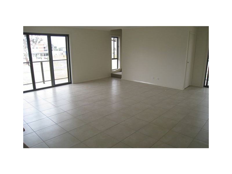 113 Anthony Rolfe Avenue, Gungahlin ACT 2912