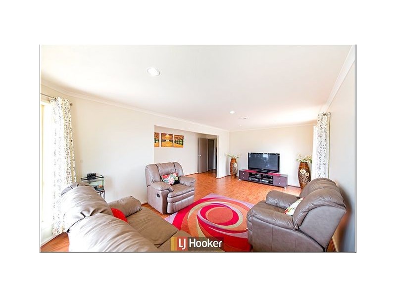 13 Jeannie Gunn Street, Franklin ACT 2913