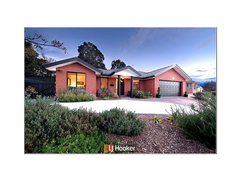211 Halloran Drive, Jerrabomberra NSW 2619