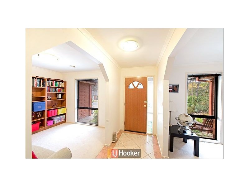 211 Halloran Drive, Jerrabomberra NSW 2619