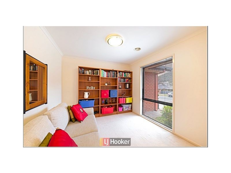 211 Halloran Drive, Jerrabomberra NSW 2619