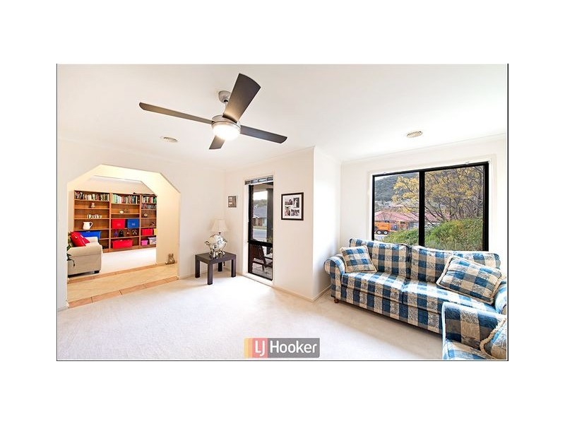 211 Halloran Drive, Jerrabomberra NSW 2619