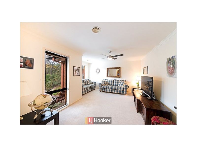 211 Halloran Drive, Jerrabomberra NSW 2619