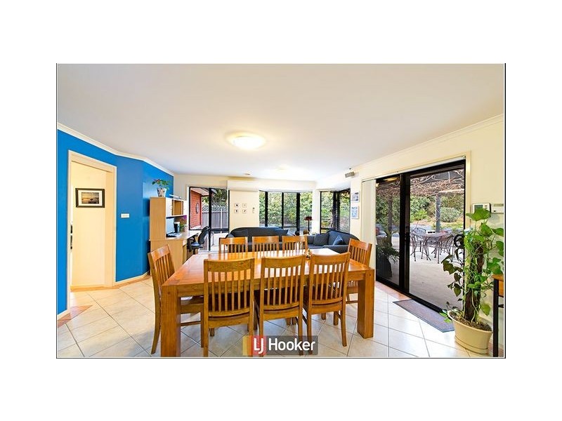 211 Halloran Drive, Jerrabomberra NSW 2619