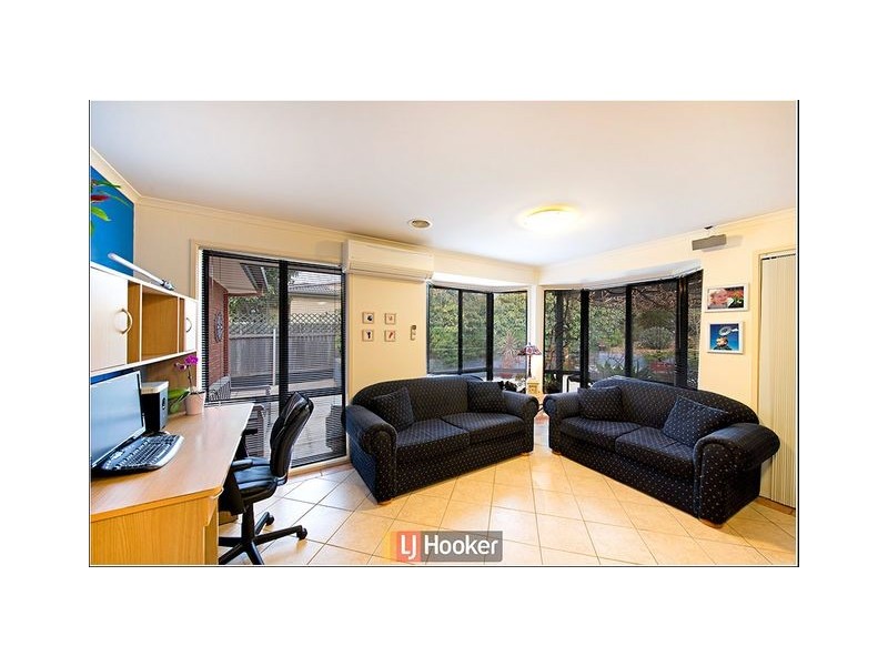 211 Halloran Drive, Jerrabomberra NSW 2619