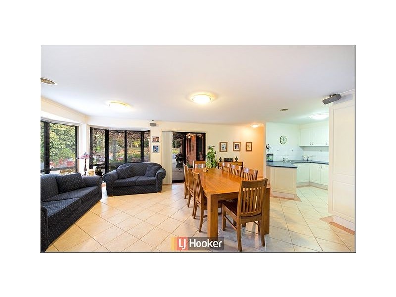 211 Halloran Drive, Jerrabomberra NSW 2619