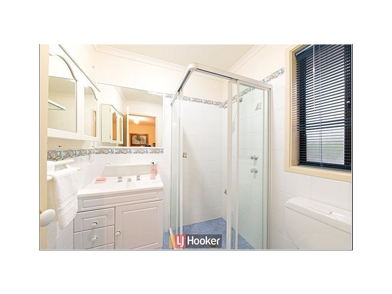 211 Halloran Drive, Jerrabomberra NSW 2619