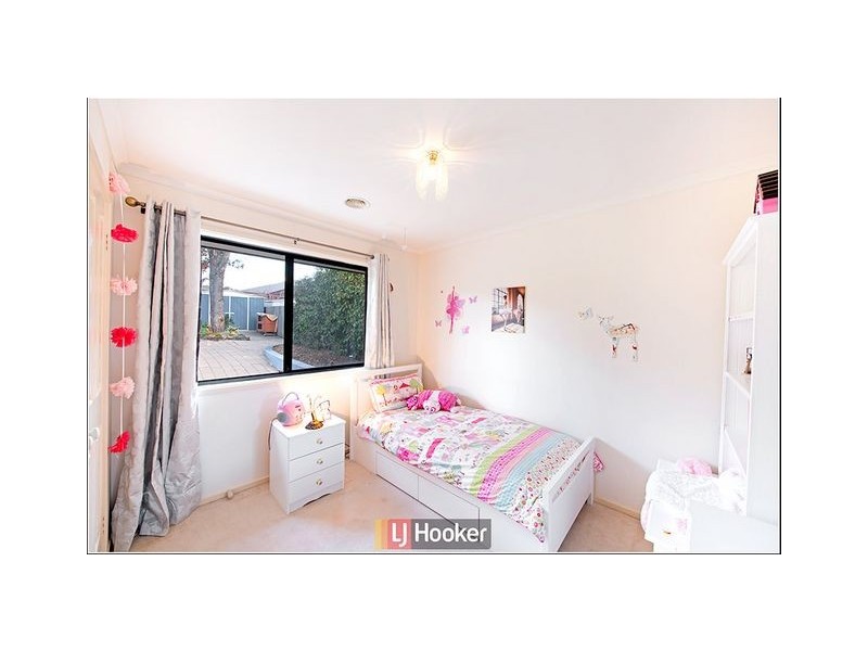 211 Halloran Drive, Jerrabomberra NSW 2619