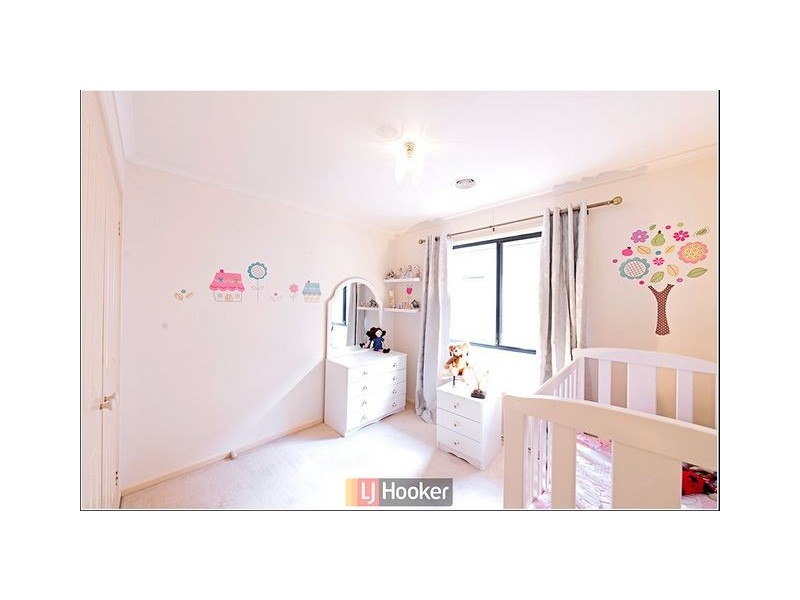 211 Halloran Drive, Jerrabomberra NSW 2619