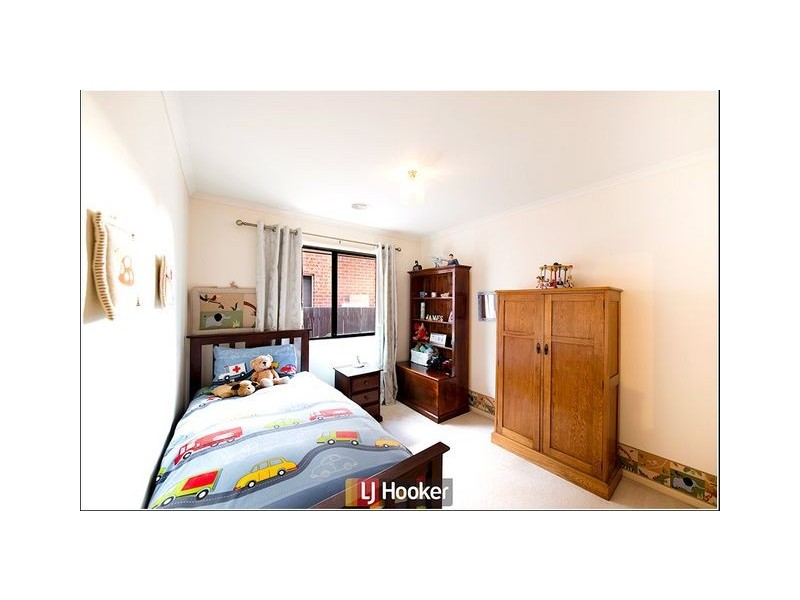 211 Halloran Drive, Jerrabomberra NSW 2619