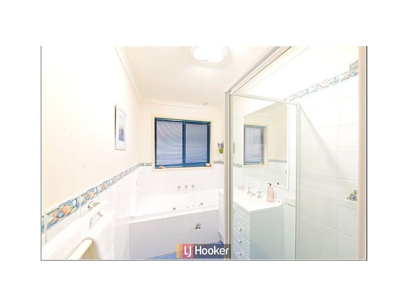 211 Halloran Drive, Jerrabomberra NSW 2619