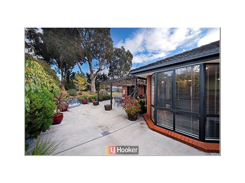 211 Halloran Drive, Jerrabomberra NSW 2619