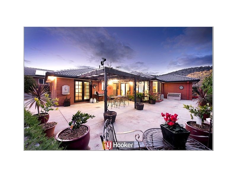 211 Halloran Drive, Jerrabomberra NSW 2619