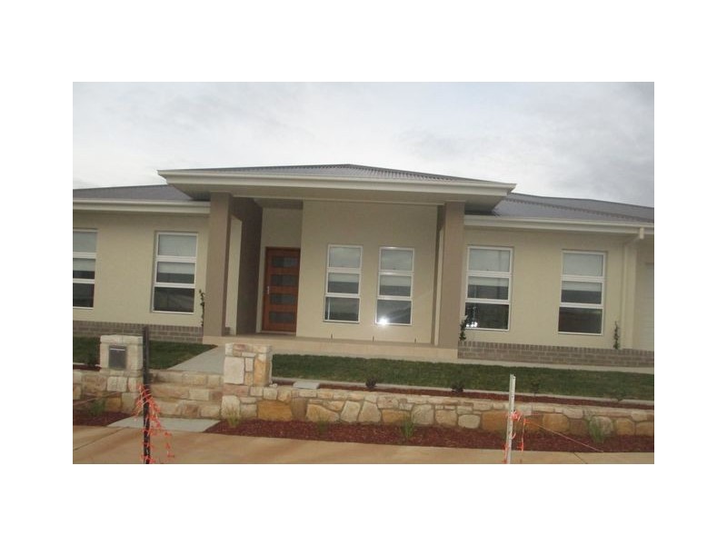 52 Benalla Street, Crace ACT 2911