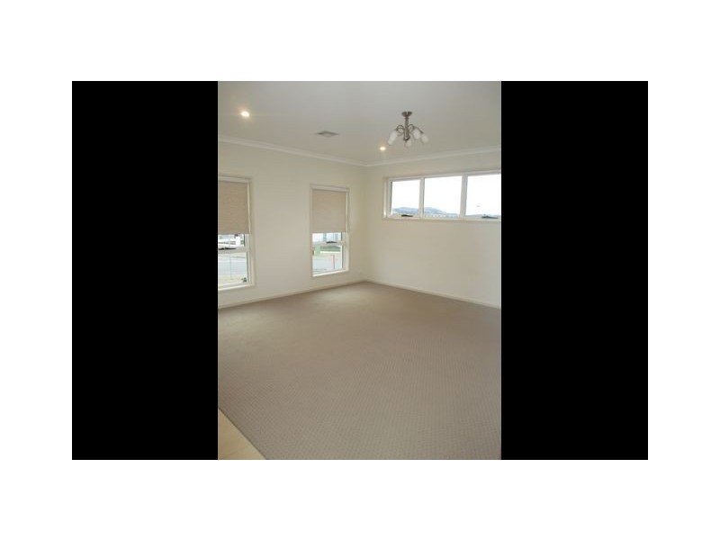 52 Benalla Street, Crace ACT 2911