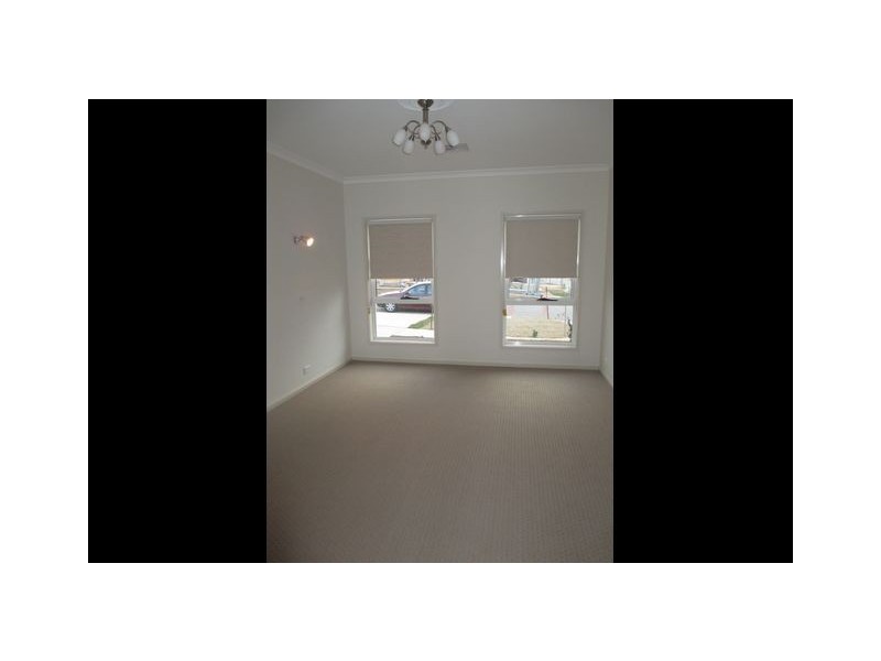 52 Benalla Street, Crace ACT 2911