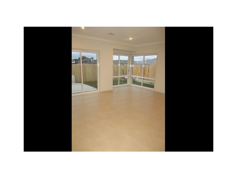 52 Benalla Street, Crace ACT 2911