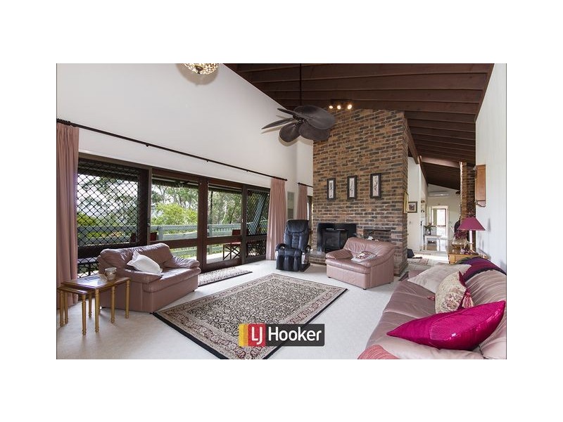 14 Molineaux Place, Farrer ACT 2607