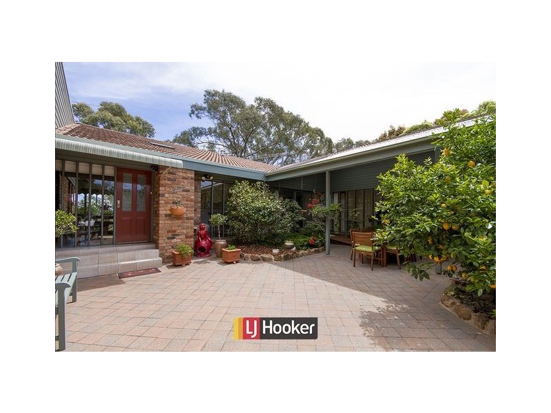 14 Molineaux Place, Farrer ACT 2607