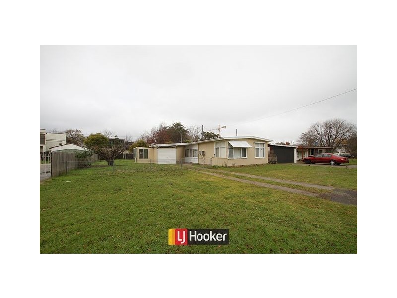 10 Owen Crescent, Lyneham ACT 2602