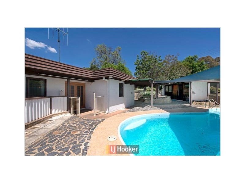 17 Solomon Crescent, Latham ACT 2615