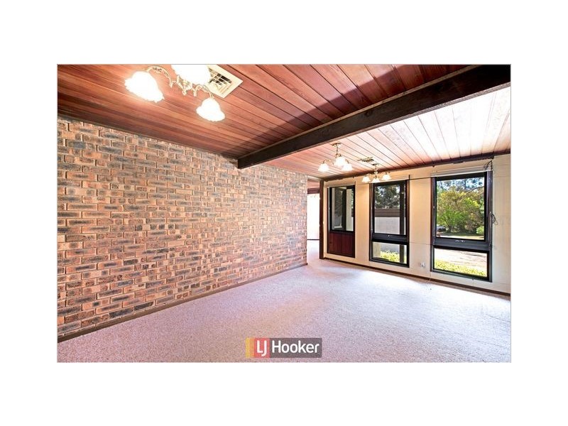 17 Solomon Crescent, Latham ACT 2615