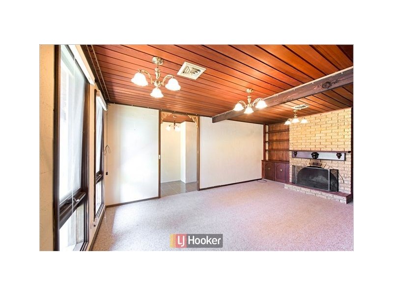 17 Solomon Crescent, Latham ACT 2615