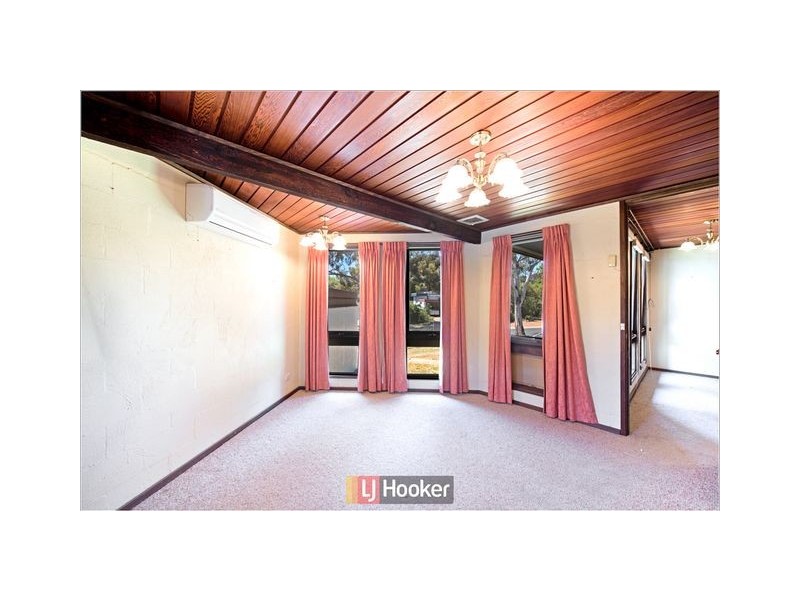 17 Solomon Crescent, Latham ACT 2615