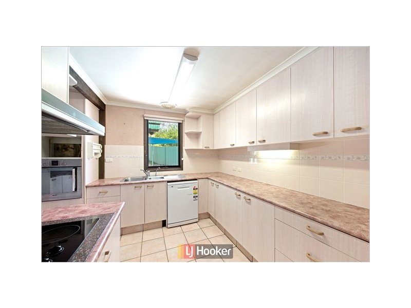 17 Solomon Crescent, Latham ACT 2615