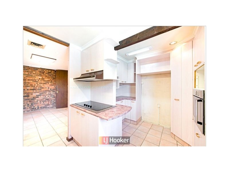 17 Solomon Crescent, Latham ACT 2615