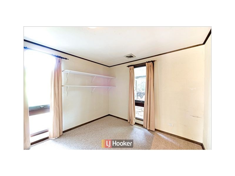 17 Solomon Crescent, Latham ACT 2615