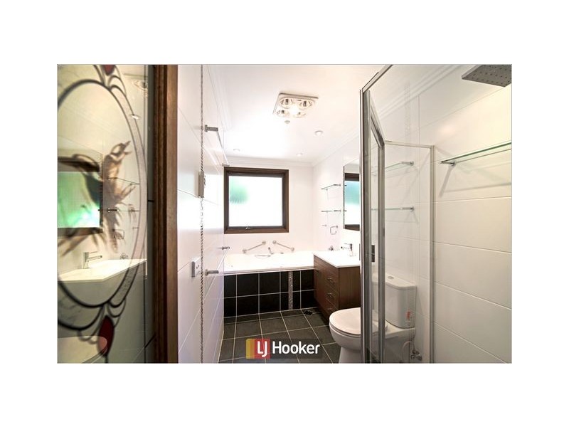 17 Solomon Crescent, Latham ACT 2615