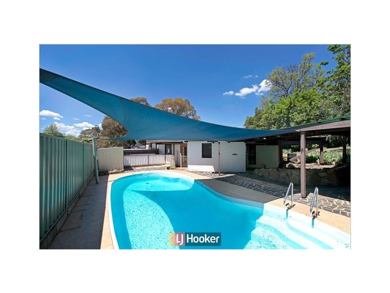 17 Solomon Crescent, Latham ACT 2615